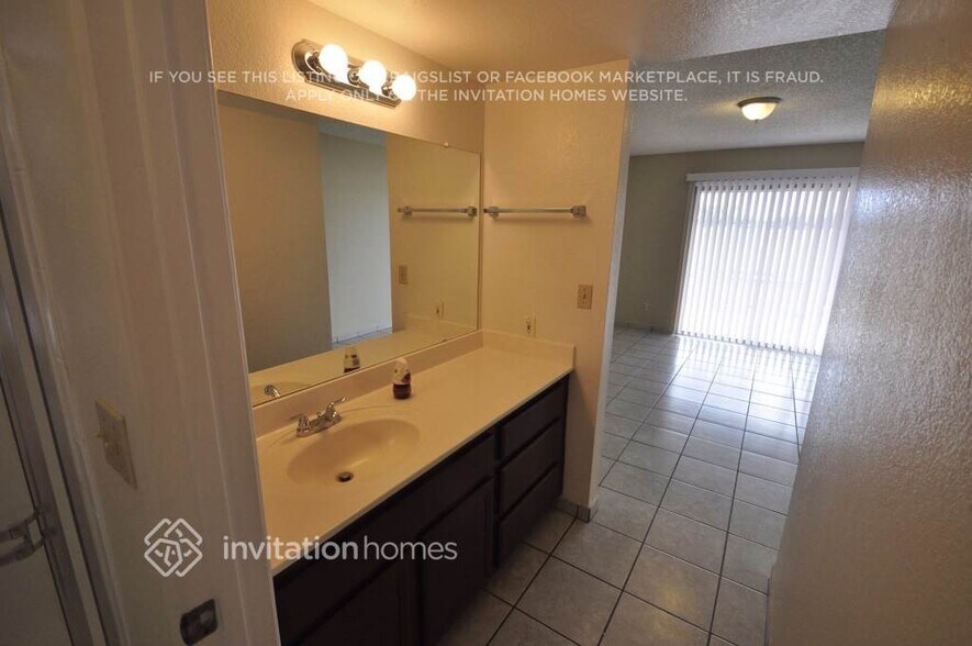 Building Photo - 9503 W Las Palmaritas Dr