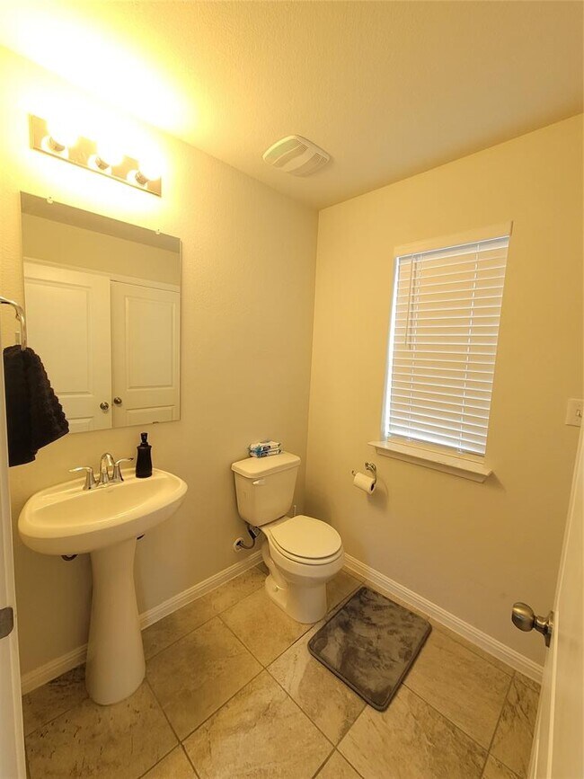 Building Photo - 127 Frasier Dr