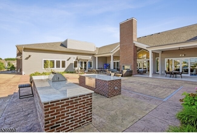 Building Photo - 2 Vanderbilt Blvd