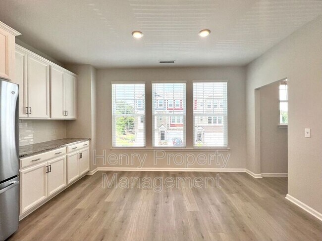 Building Photo - 1002 Brookville Ln