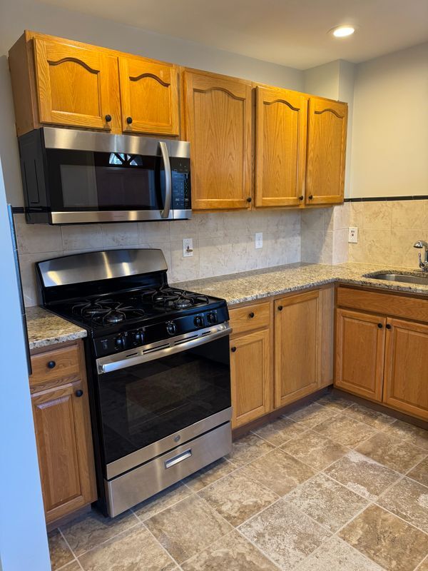 Building Photo - 164 Crest Ave