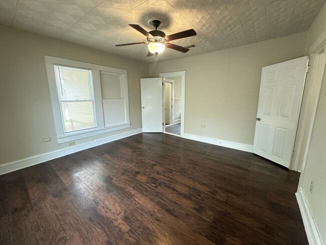 Building Photo - 2112 McKenzie Ave