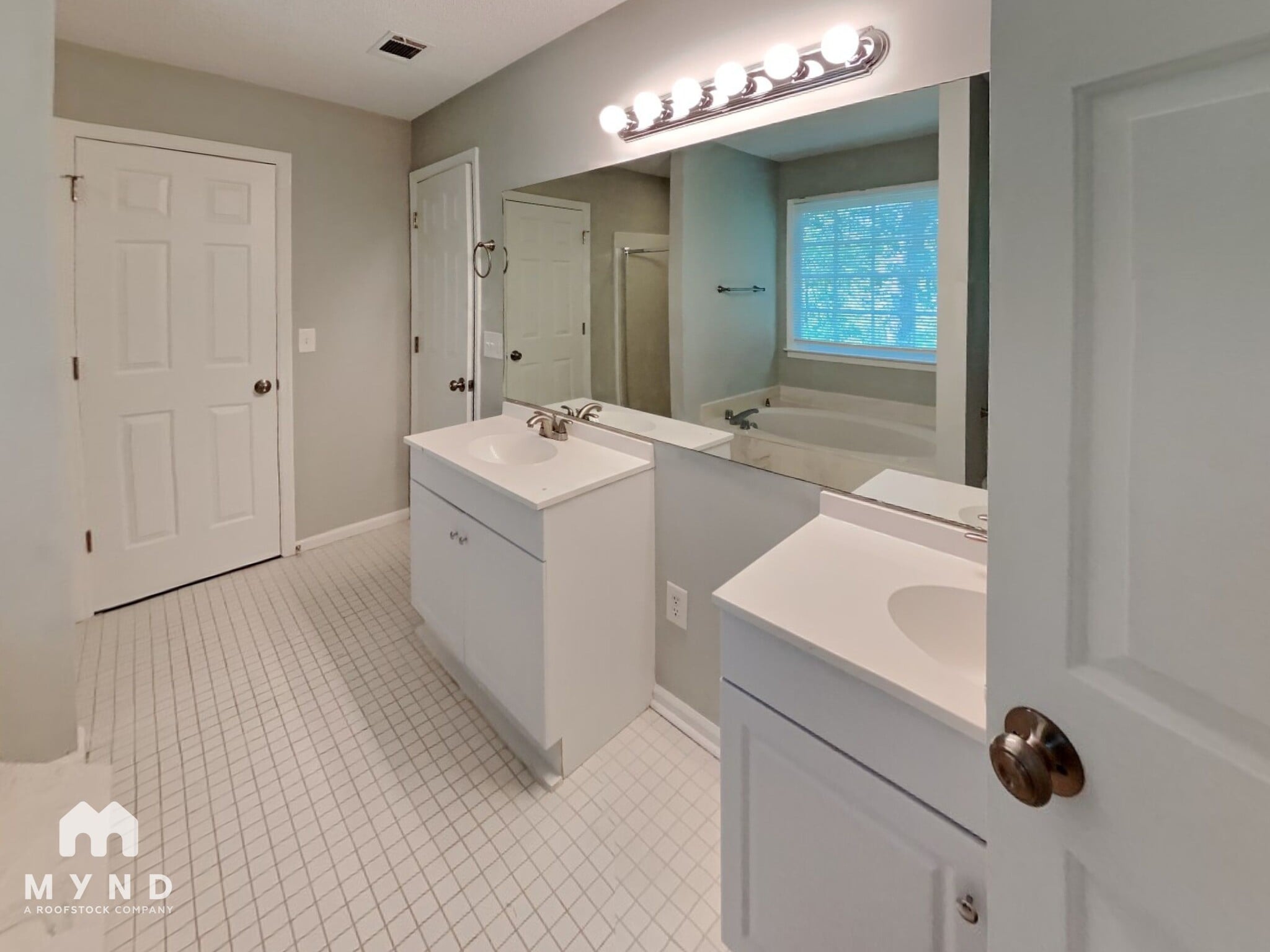 Building Photo - 2122 Yorkshire Ct