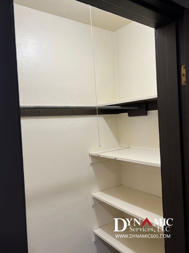 Building Photo - Upper Level 2 Bedroom, 1 Bathroom Duplex - Tenant Pays ALL Utilities