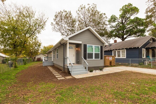 Building Photo - Charming 3-Bedroom Home with Spacious Yard in North Tulsa