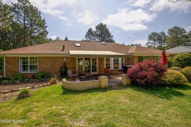 Building Photo - 127 Pine Lake Dr