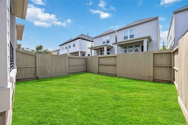 Building Photo - 5821 Kansas St