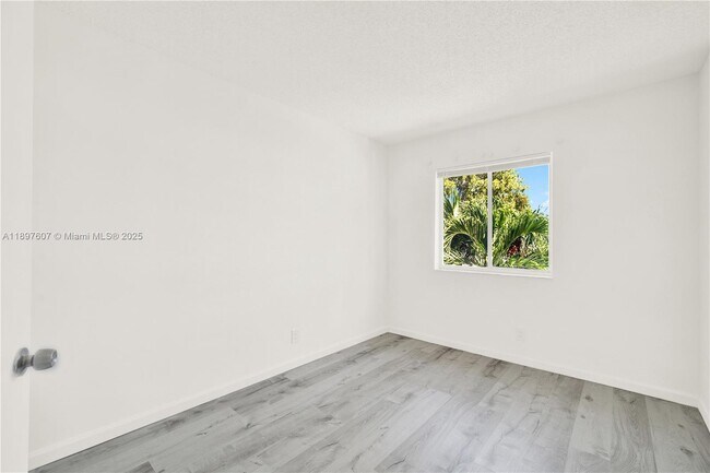 Building Photo - 17380 SW 140th Ct