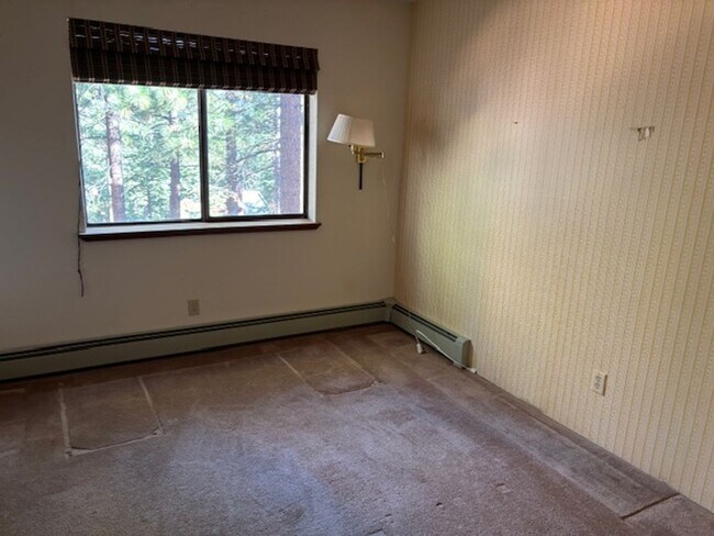 Building Photo - Value with lake view