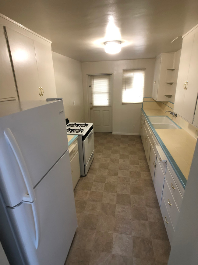 2 Bedroom Apt - Full Kitchen, 1st Floor - 901 Levering