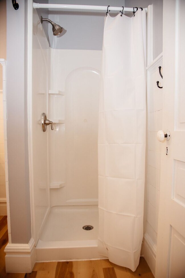 Building Photo - 253 E Main St