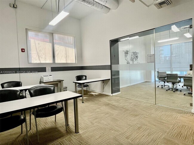 Building Photo - 1060 Brickell Ave