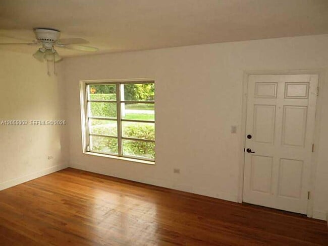 Building Photo - 5851 SW 28th St