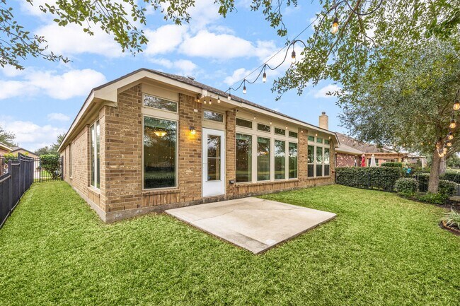 Building Photo - 26323 Crystal Cove Ln