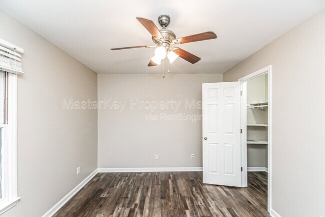 Building Photo - 407 E Dynasty Dr