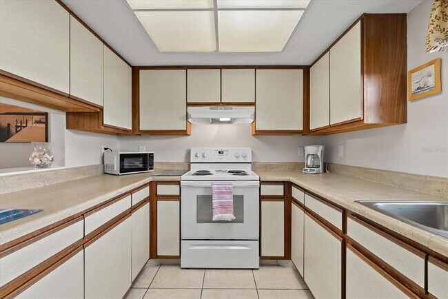 Building Photo - 1531 Placida Rd