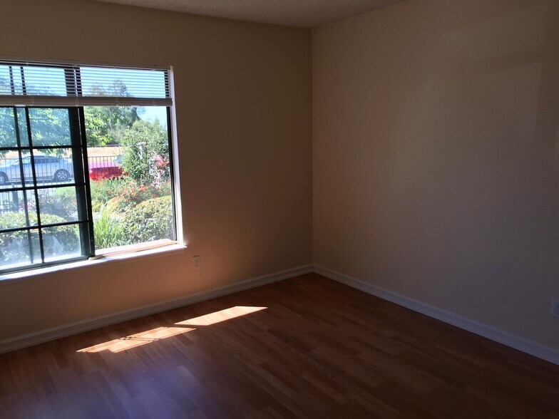 Building Photo - 24312 Dunlavy Ct