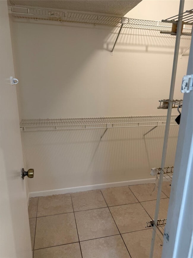 Building Photo - 2730 Forest Hills Blvd