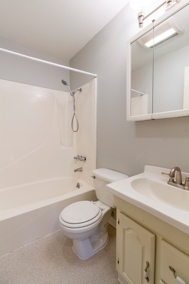 Building Photo - becju03