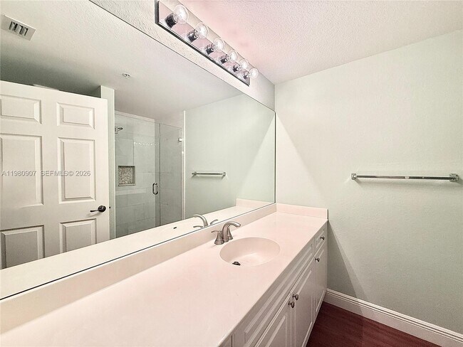 Building Photo - 3020 Alcazar Pl