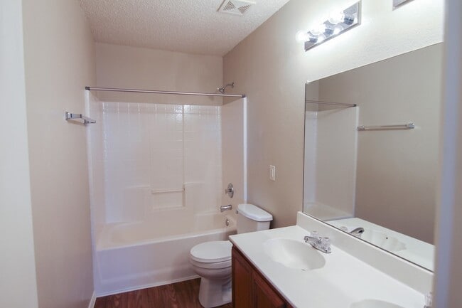 Building Photo - 1460 Stewart Dr