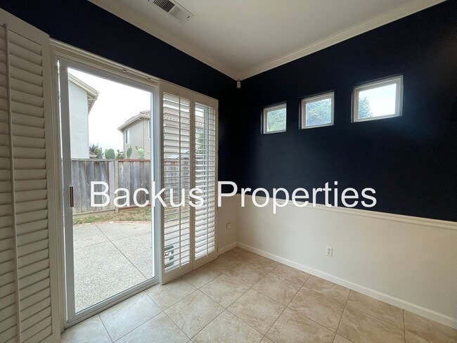 Building Photo - Wonderful four bedroom home close to shopping centers and parks