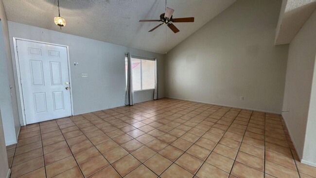 Building Photo - PRICE REDUCTION!! Cozy 2 Bedroom 2 Bathroo...