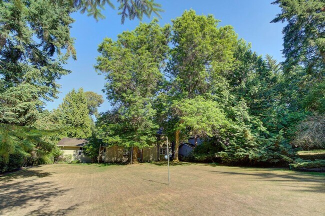 Building Photo - 4Bd/2.5Ba Mercer Island House