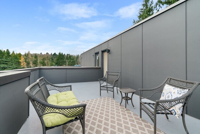 Building Photo - Like new 2 bedroom townhome in Georgetown