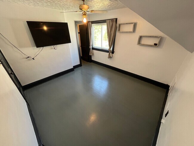 Building Photo - 334 N 60th St