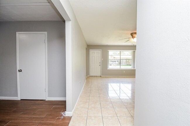 Building Photo - 23114 Newgate Dr