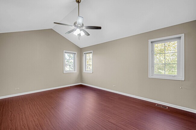 Building Photo - 436 W Parkside Dr