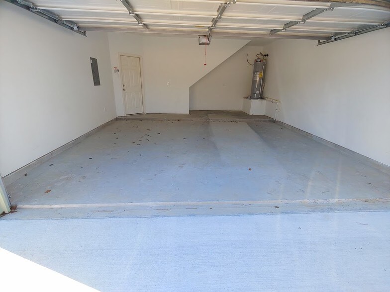 Garage with extra space in back - 4926 Weeping Willow Rd