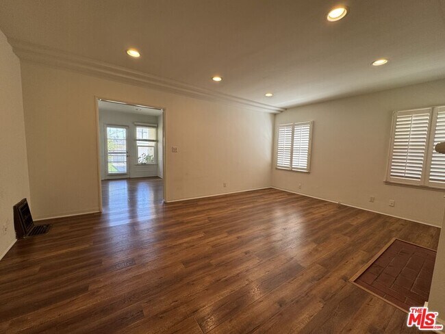 Building Photo - 823 23rd St