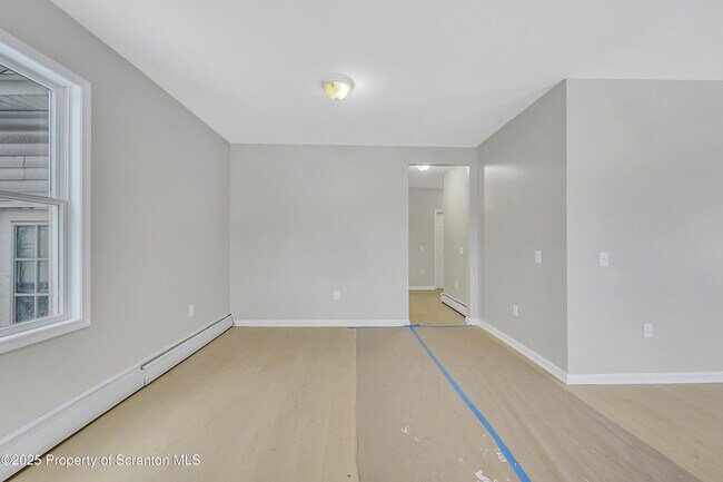 Building Photo - 108 E Market St