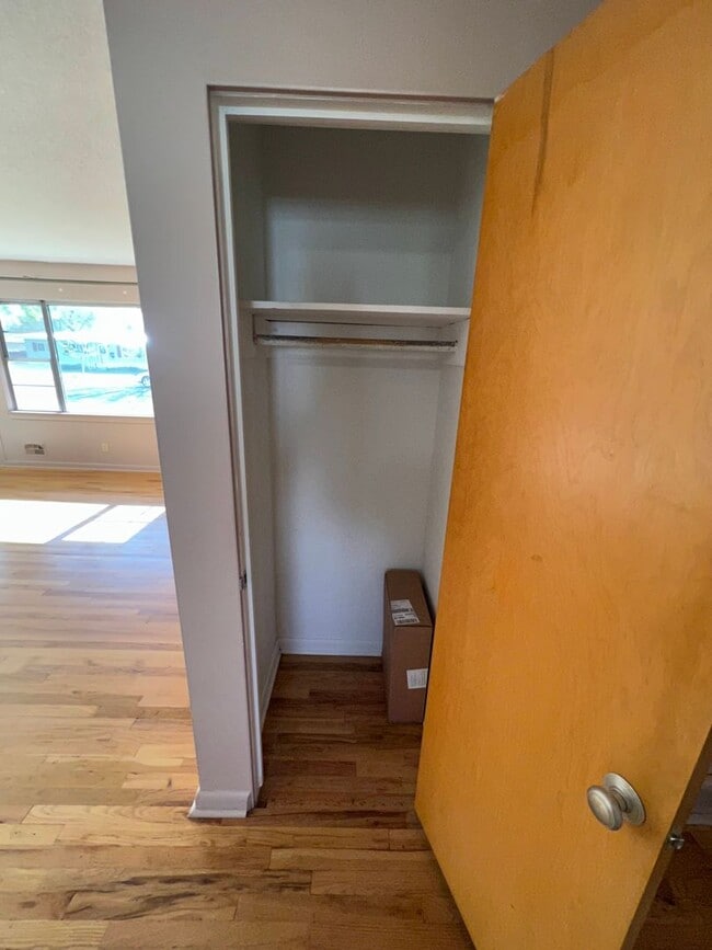 Building Photo - 3 Bed 2 Bath House with Attached 2 Car Garage & Trailer Parking