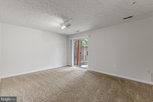 Building Photo - 2562 Woodland Pl