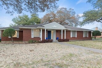 Building Photo - 527 E Spring Valley Rd