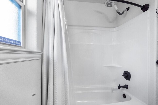 Building Photo - Beautiful Home In Pecan Planation