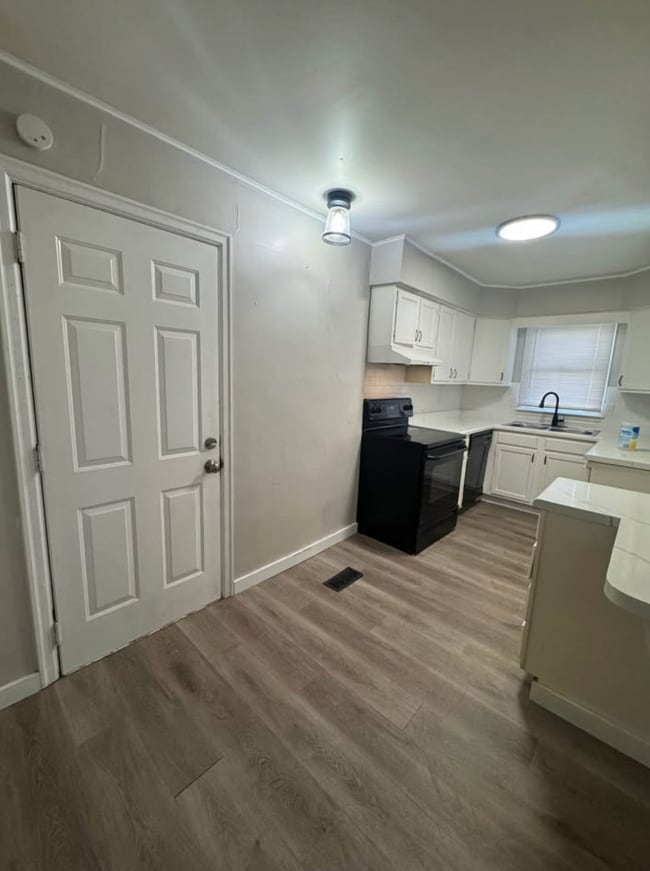 Building Photo - 318 N 18th St