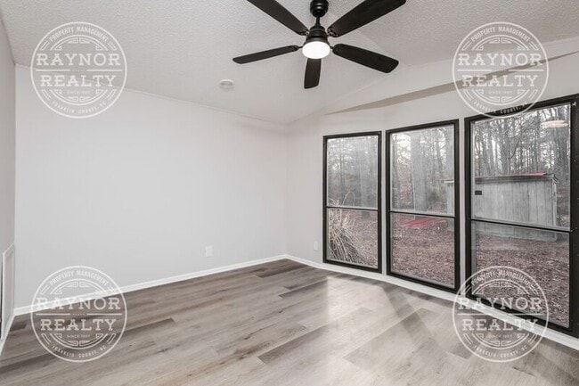 Building Photo - 72 Abbey Way