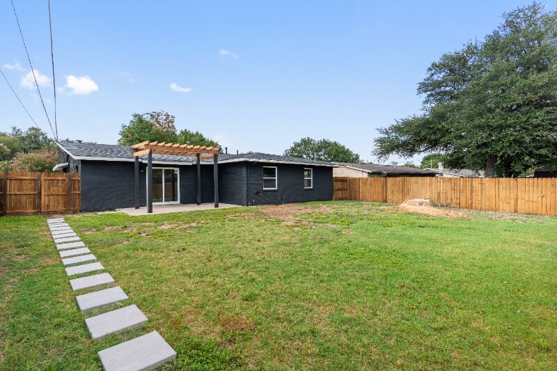 Building Photo - 819 Wateka Way