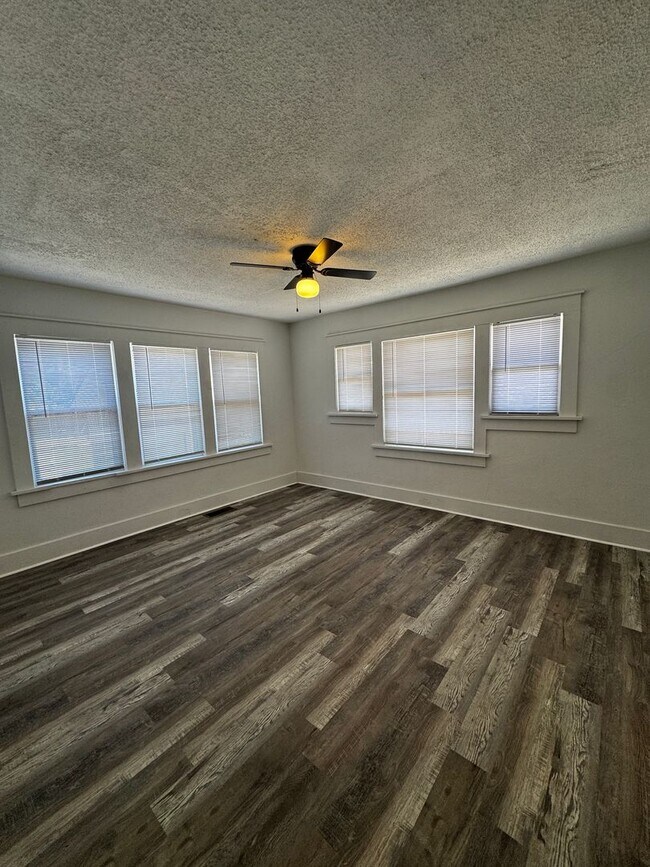 Building Photo - Adorable home located near Amarillo College 3/1/1