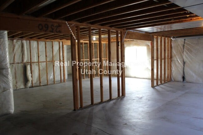 Building Photo - 749 North Devonshire Drive