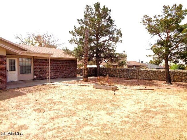 Building Photo - 725 Arredondo Dr