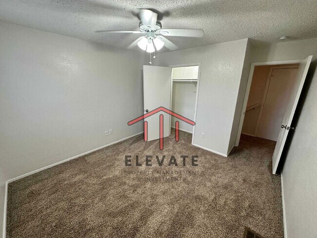 Building Photo - 1305 Lovell Dr