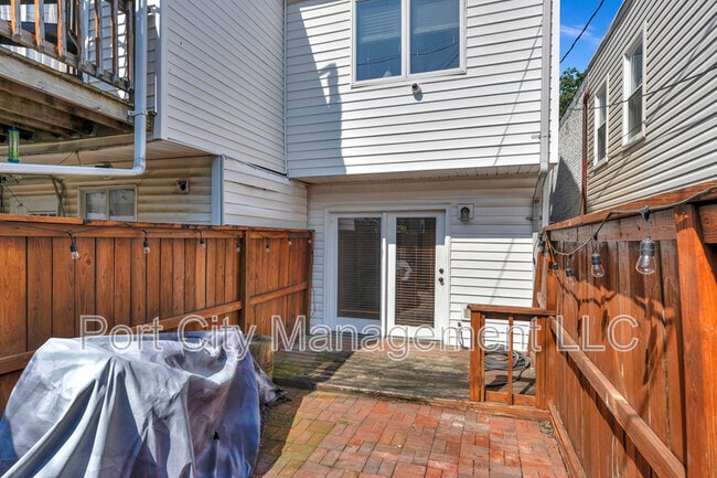 Building Photo - 1505 Byrd St