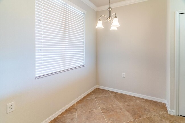 Building Photo - AVAILABLE now! 2BR/2BA unfurnished annual ...