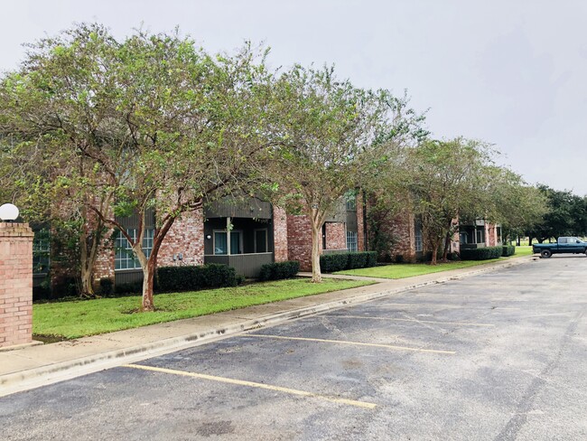 Building Photo - River Bend Apartments