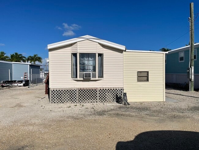 Building Photo - 1656 Pine Channel Dr